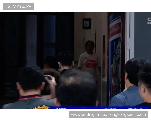 主裁判被两队骂爆：终场前判罚惹争议